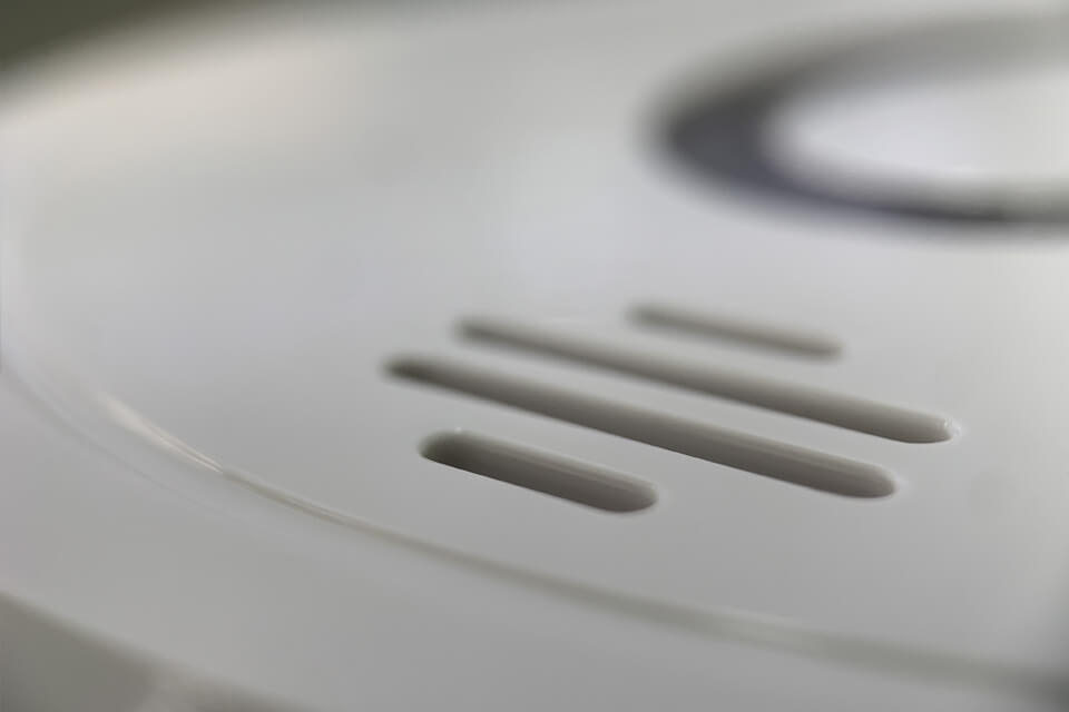 Détecteur de fumée : pourquoi s’équiper et comment l’entretenir