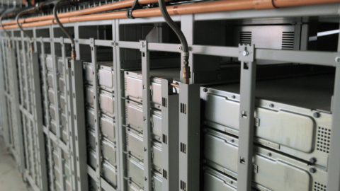 Incendie de batteries : une méga-usine à l’arrêt aux USA