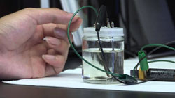 Le séparateur d'eau à la pile AAA en vidéo 