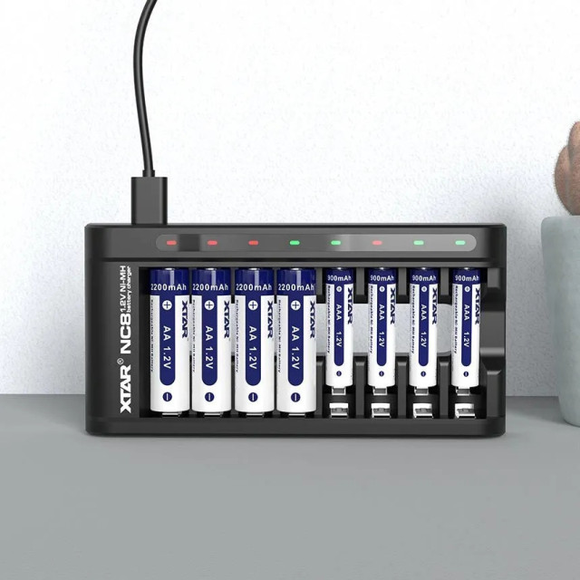 Chargeur de Batteries NiMH AA et AAA 1.2V NC8 XTAR